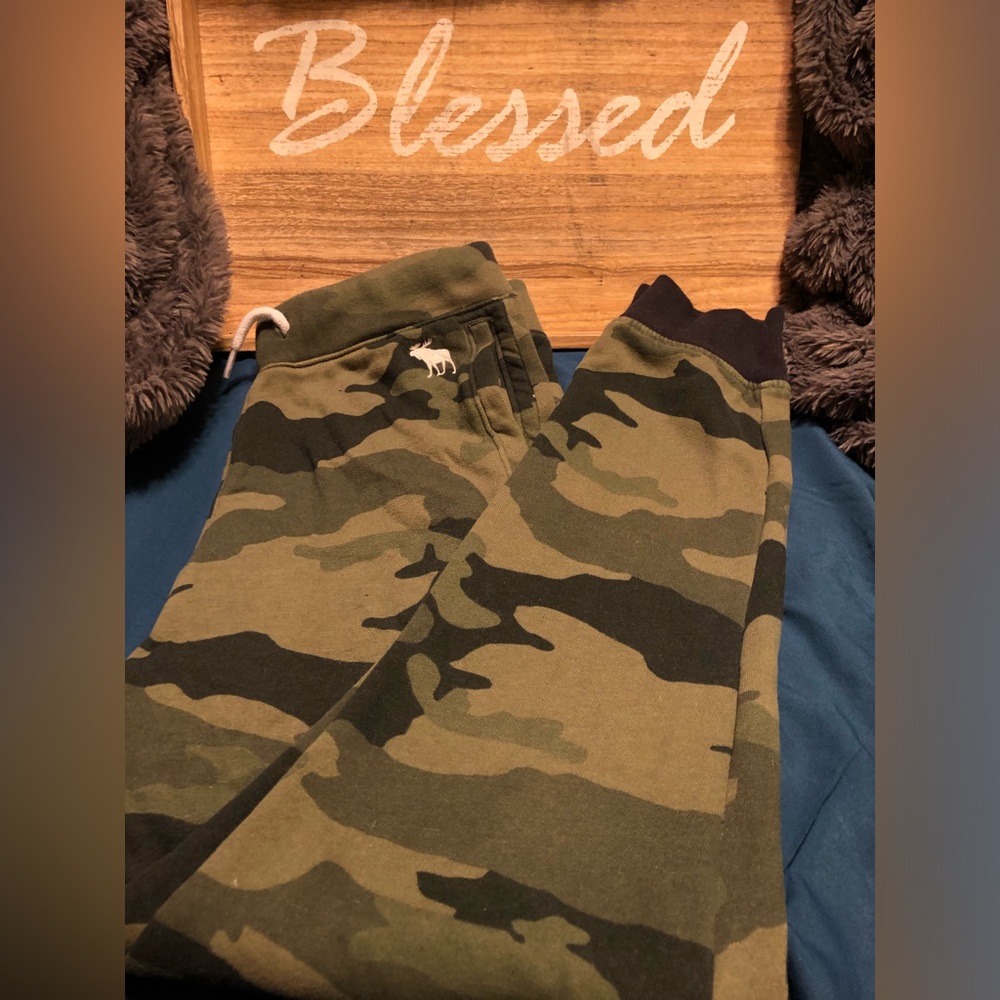 Boys Abercrombie & Fitch camouflage joggers. Size 13/14